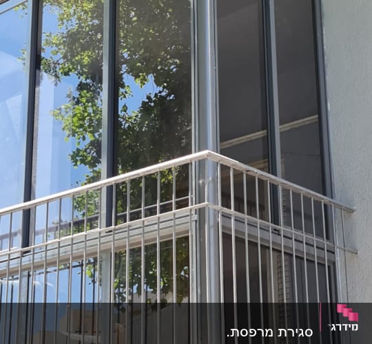 מעקה אלומיניום ומסגרות חלון אלומיניום